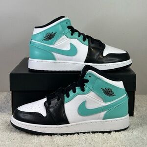 Jordan 1 Mid